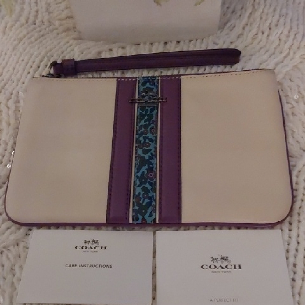 COACH Floral Accent Large Zip Wrislet